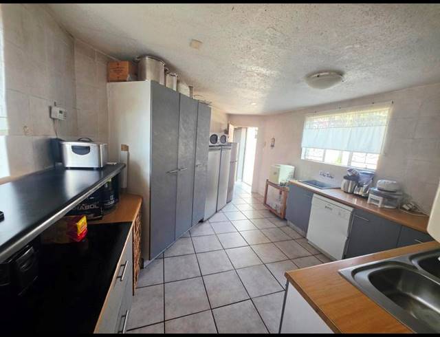 3 BEDROOM HOUSE FOR SALE IN VAN RIEBEECK PARK